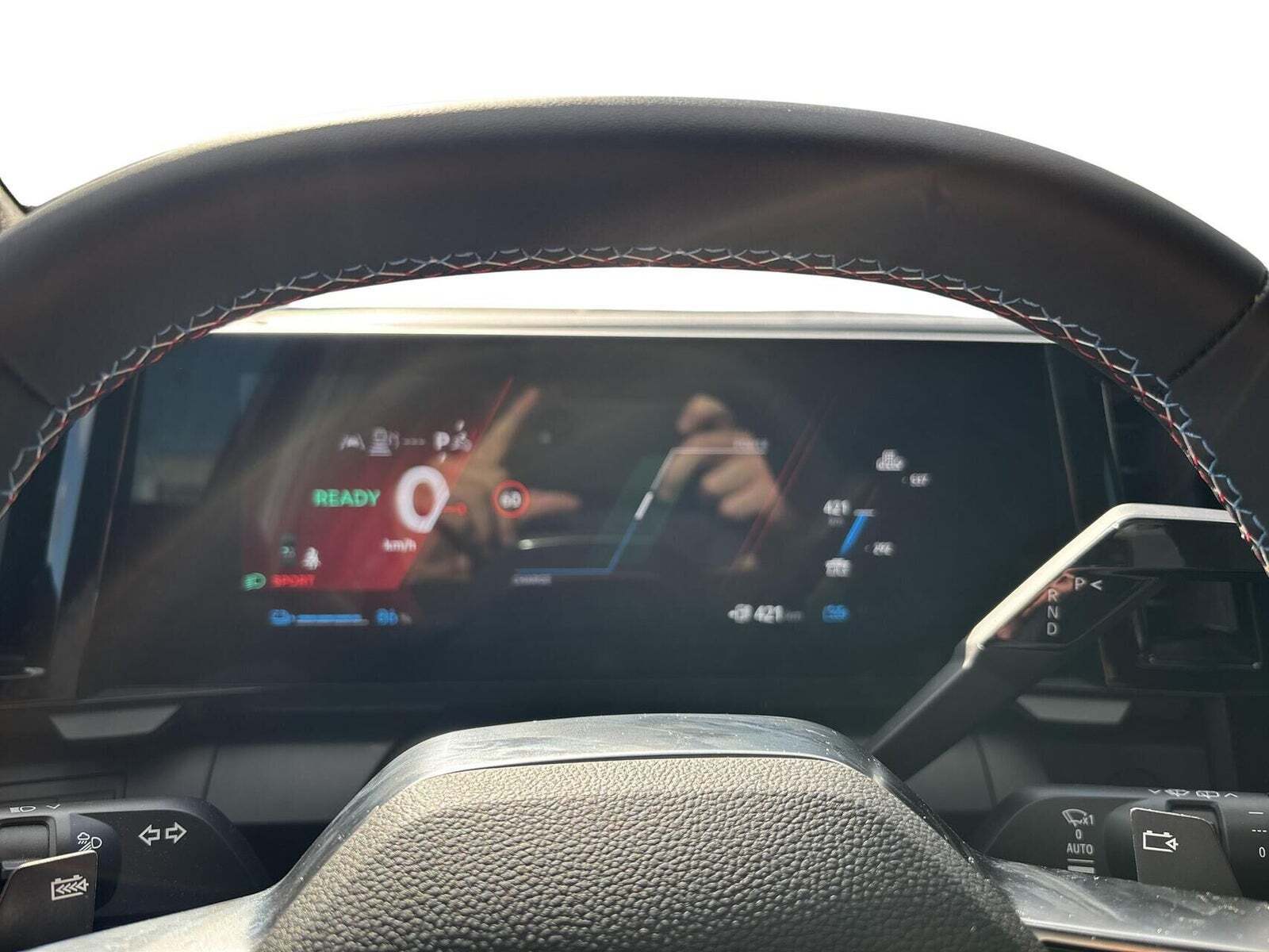 Grå Renault Scenic E-Tech fra 2025