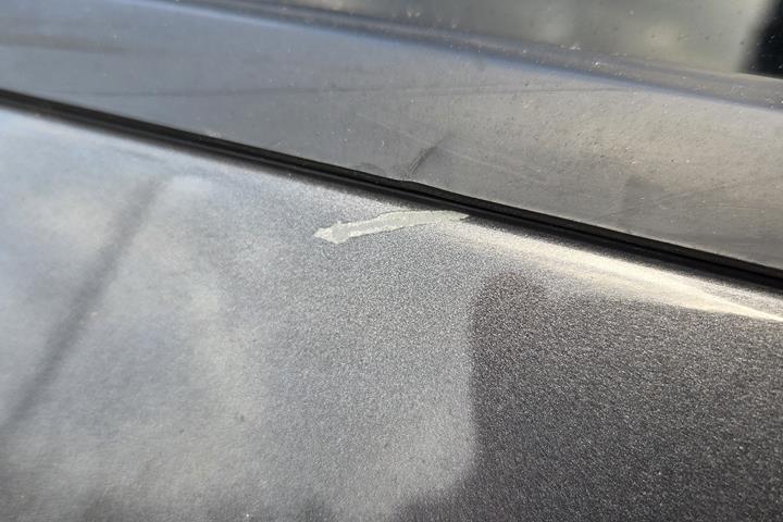 Grå Peugeot 208 fra 2019