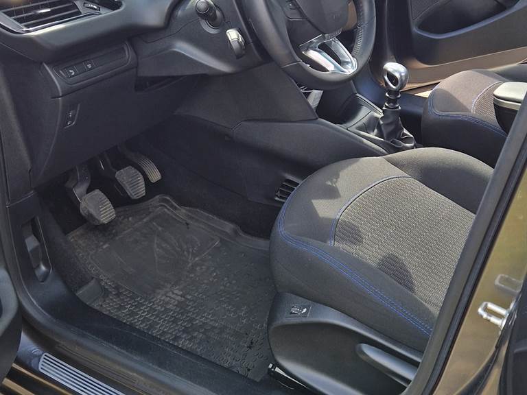 Peugeot 208 1,5 BlueHDi 100 5D. Signatur Sky