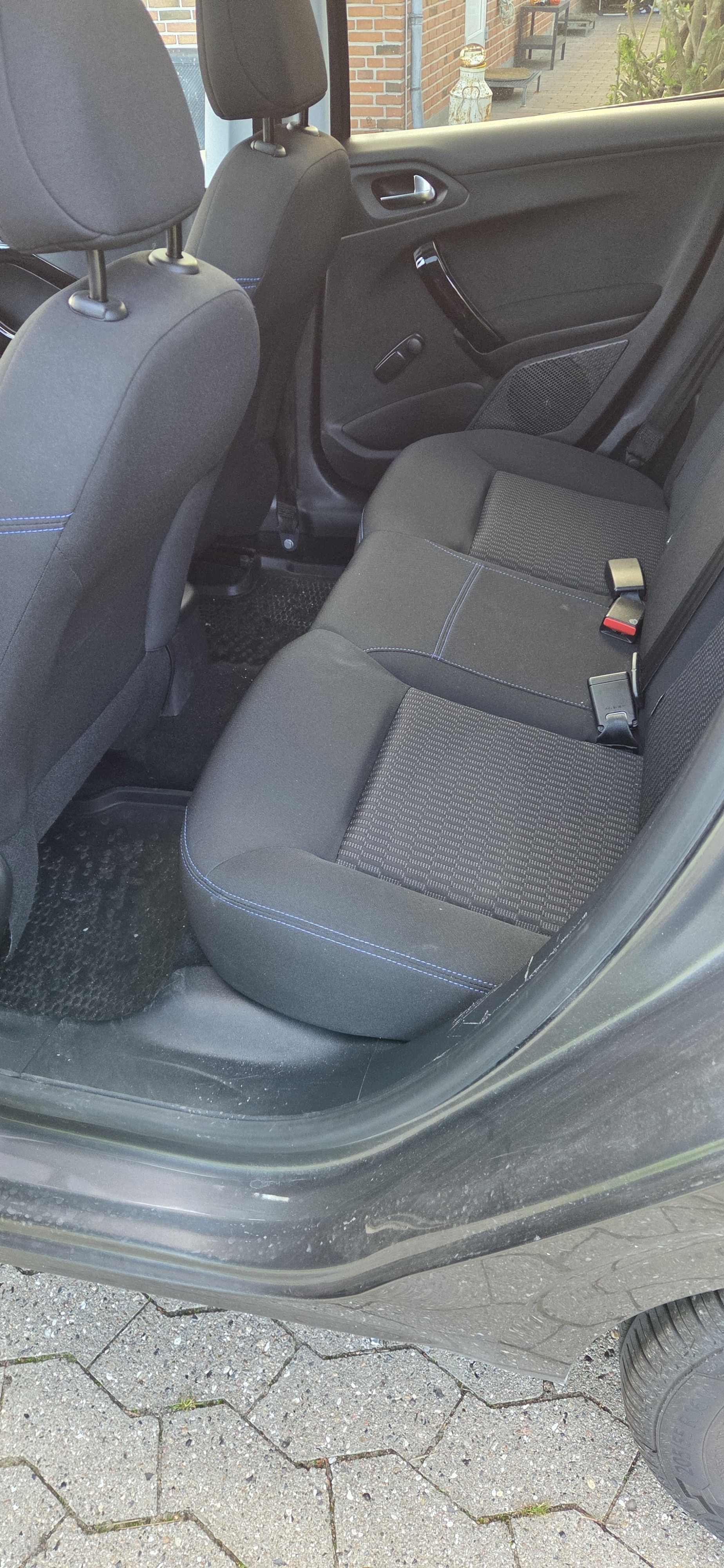 Grå Peugeot 208 fra 2019