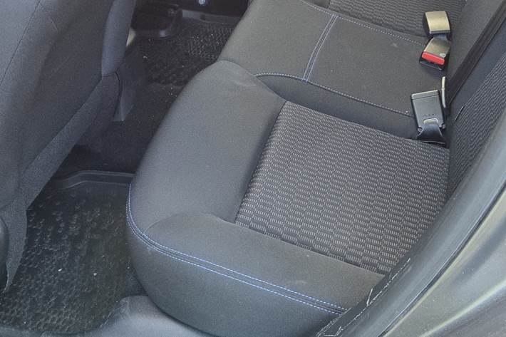 Grå Peugeot 208 fra 2019