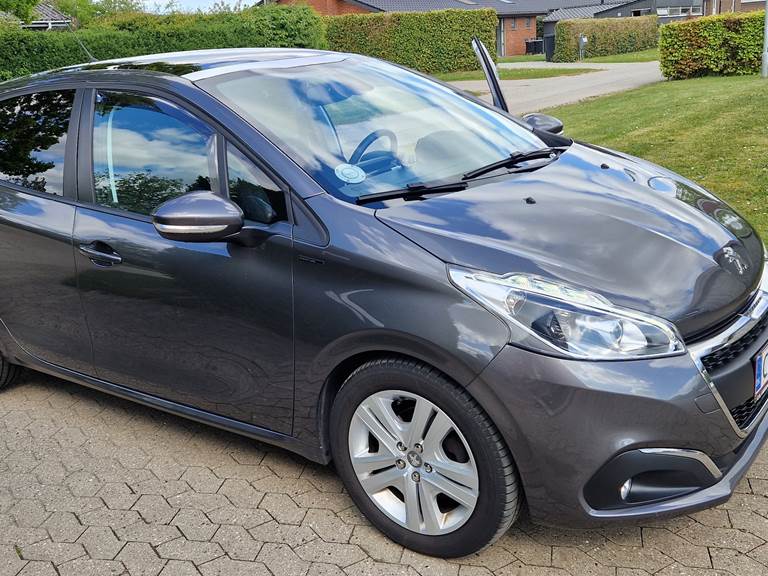Peugeot 208 1,5 BlueHDi 100 5D. Signatur Sky