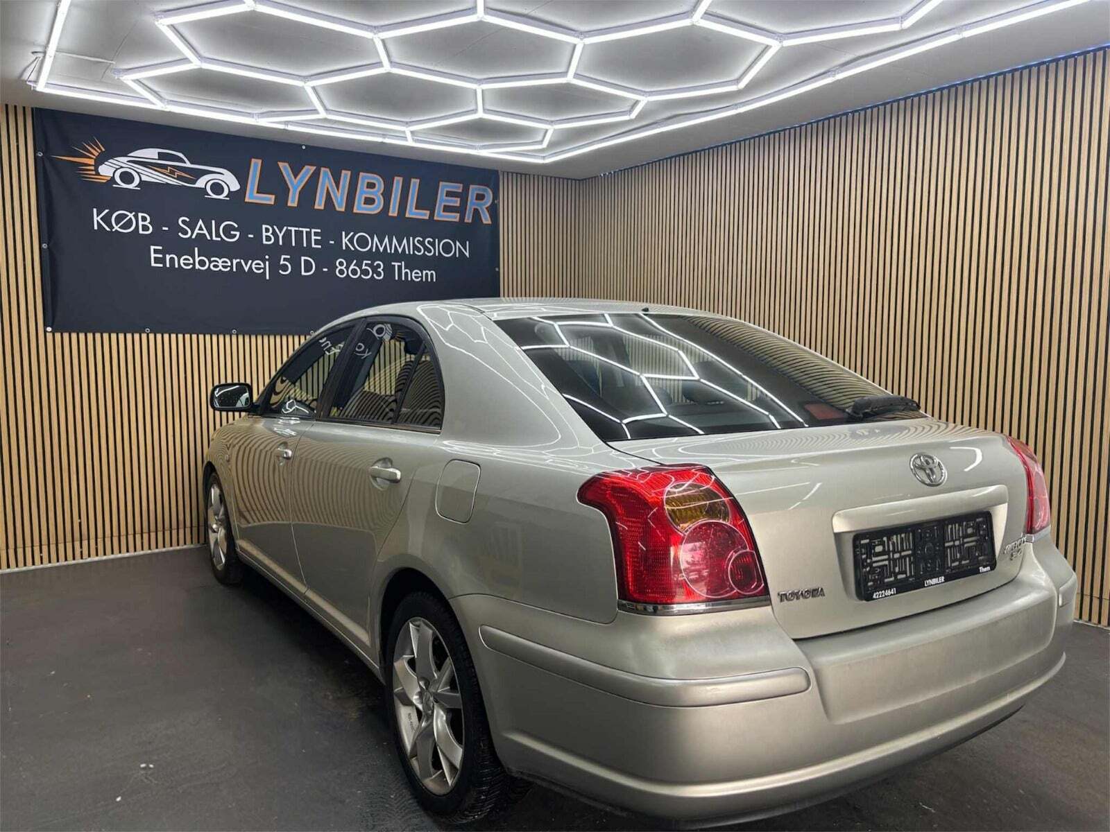 Toyota Avensis 2,4 Executive stc. aut.