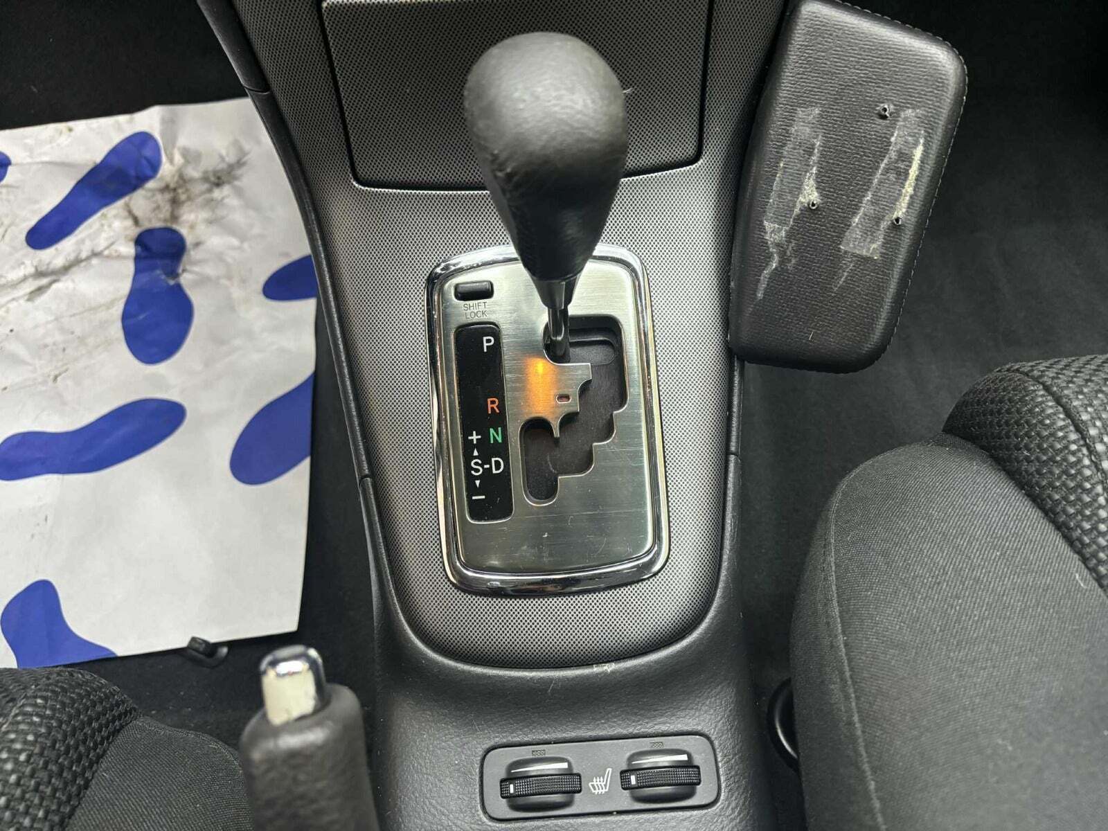 undefined Toyota Avensis fra 2004