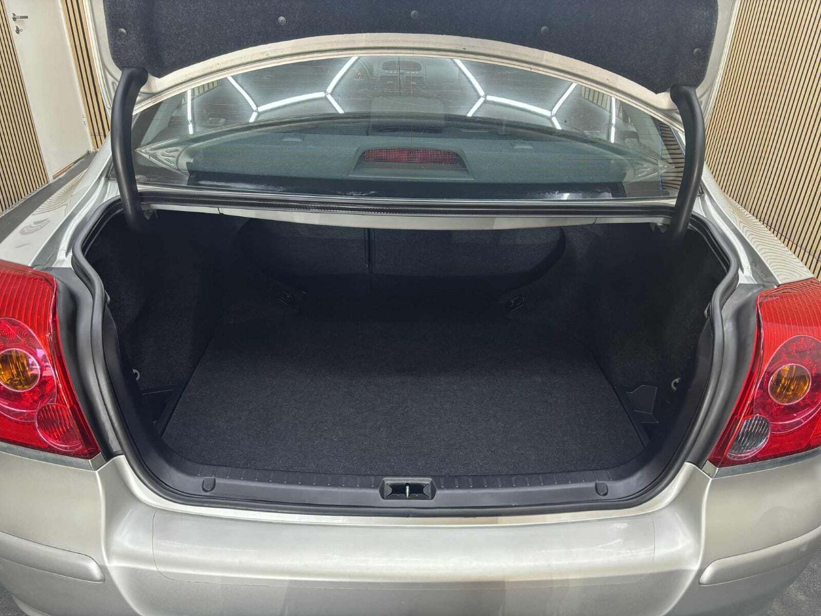 Toyota Avensis 1,8 VVT-i Sol