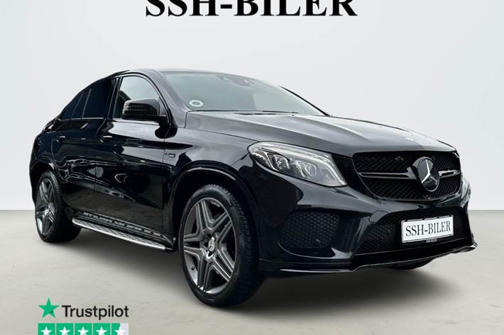 Sort Mercedes GLE450 fra 2016 set udefra