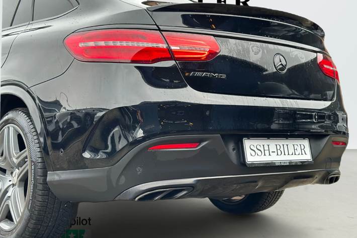 Sort Mercedes GLE450 fra 2016