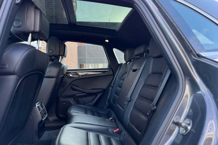 Grå Porsche Macan S fra 2016