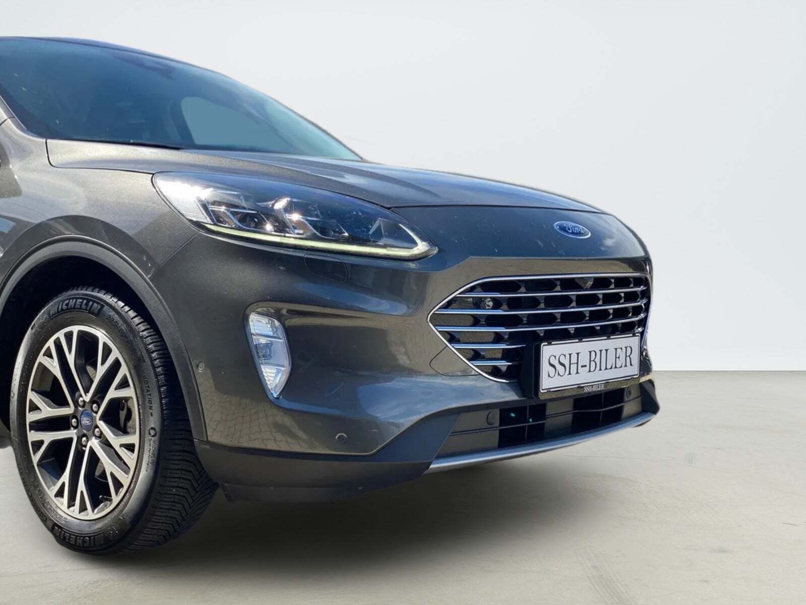 Grå Ford Kuga fra 2020