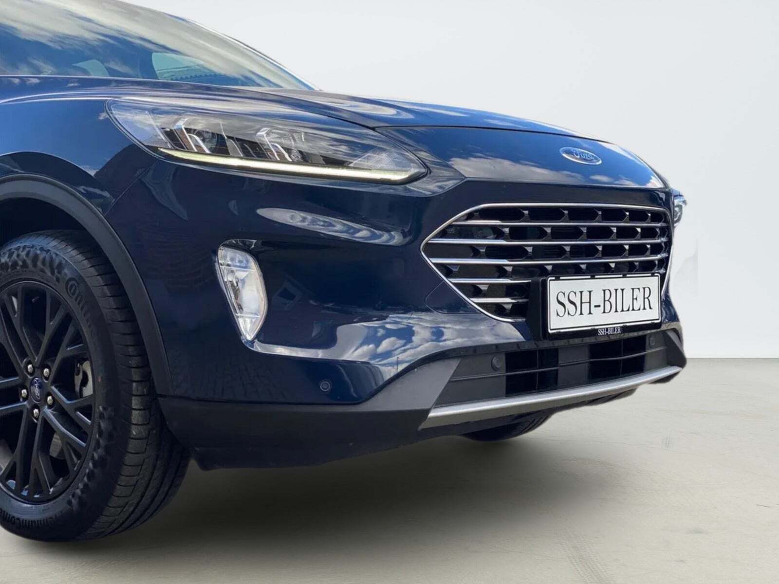 Blå Ford Kuga fra 2021