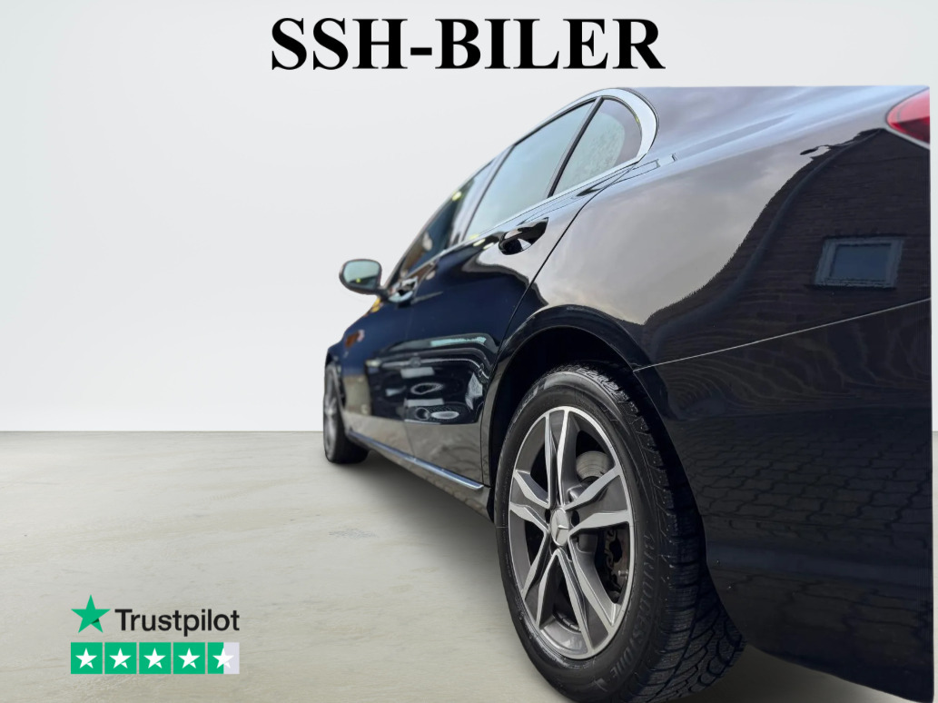 Sort Mercedes C300 de fra 2020