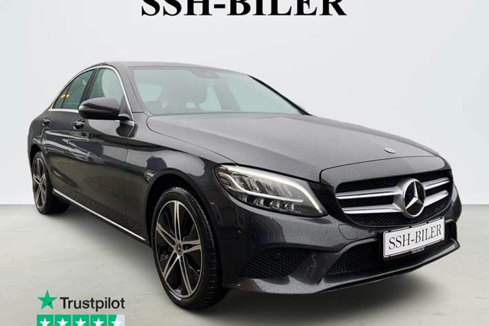 Grå Mercedes C300 de fra 2020 set udefra