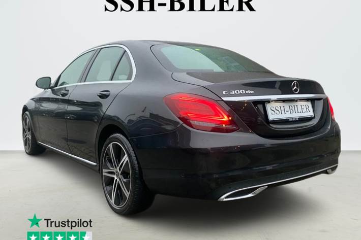 Grå Mercedes C300 de fra 2020