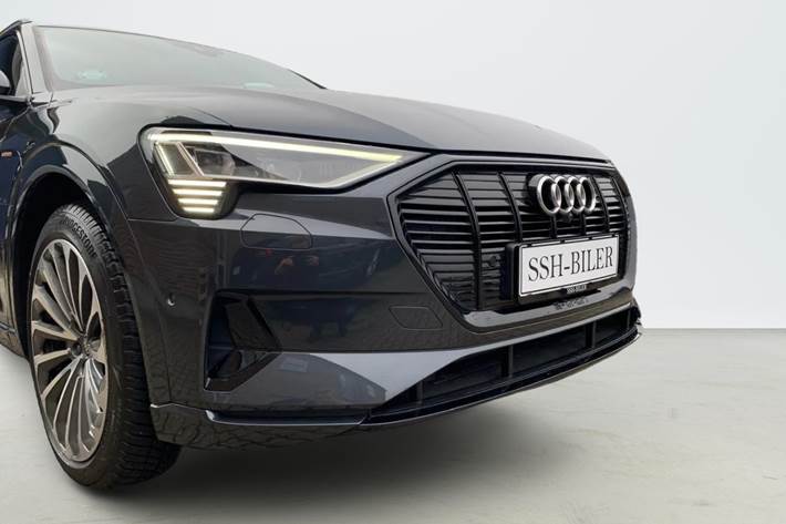 Grå Audi e-tron fra 2022