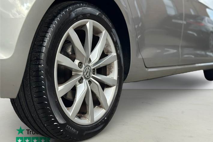 Sølv VW Golf VII fra 2016