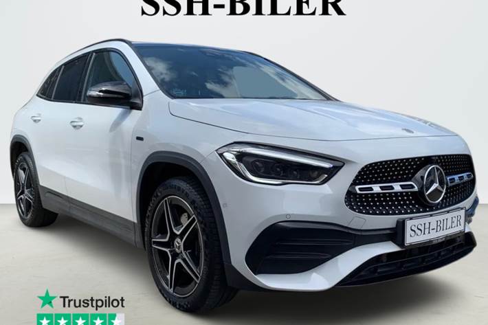 Hvid Mercedes GLA250 e fra 2021 set udefra