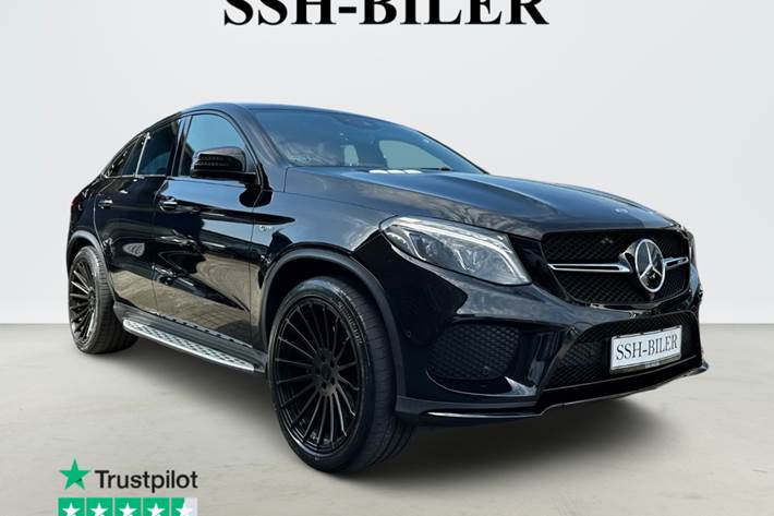 Gul Mercedes GLE43 fra 2018 set udefra