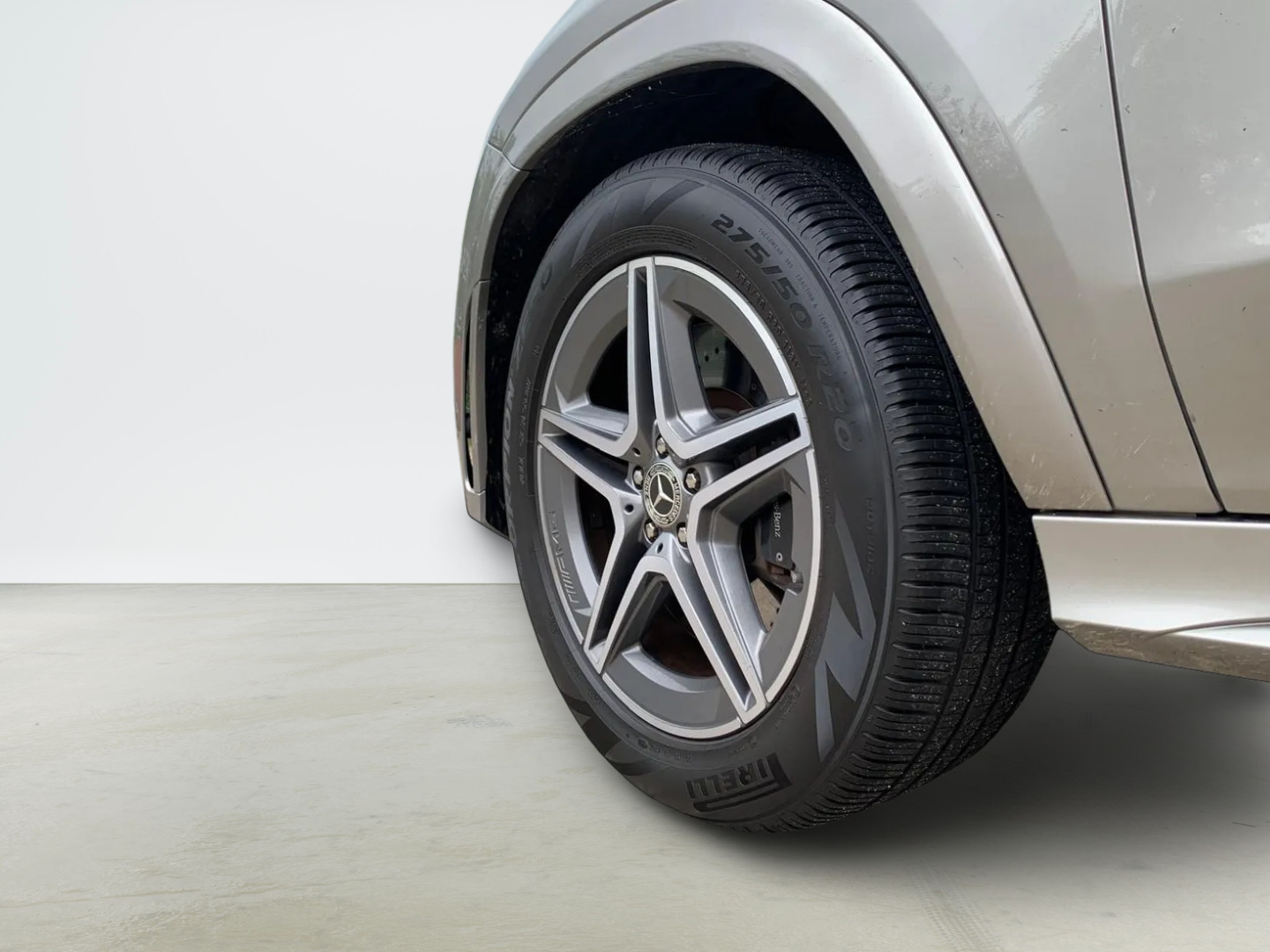 Sølv Mercedes GLE350 de fra 2022