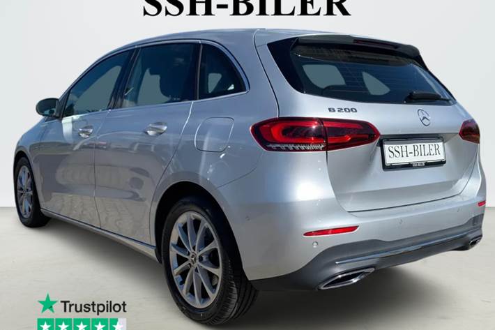 Sølv Mercedes B200 fra 2020