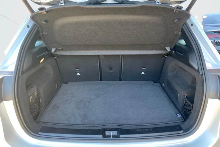 Sølv Mercedes B200 fra 2020