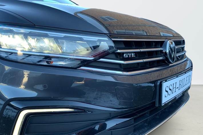 Grå VW Passat fra 2020