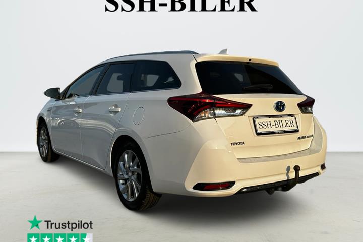 Hvid Toyota Auris fra 2016