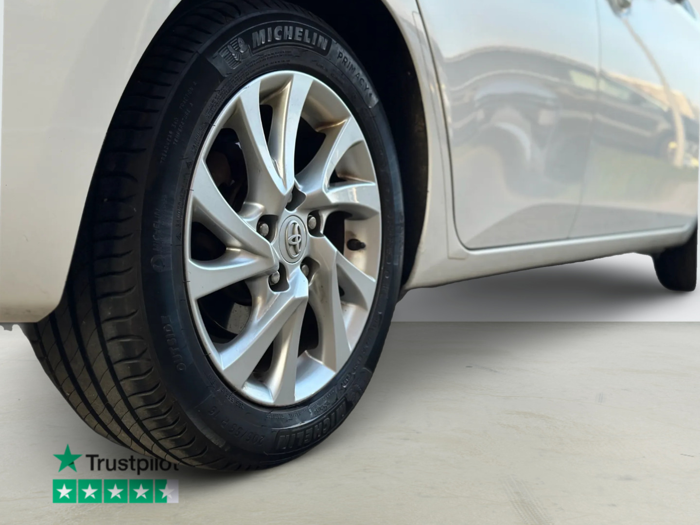 Hvid Toyota Auris fra 2016