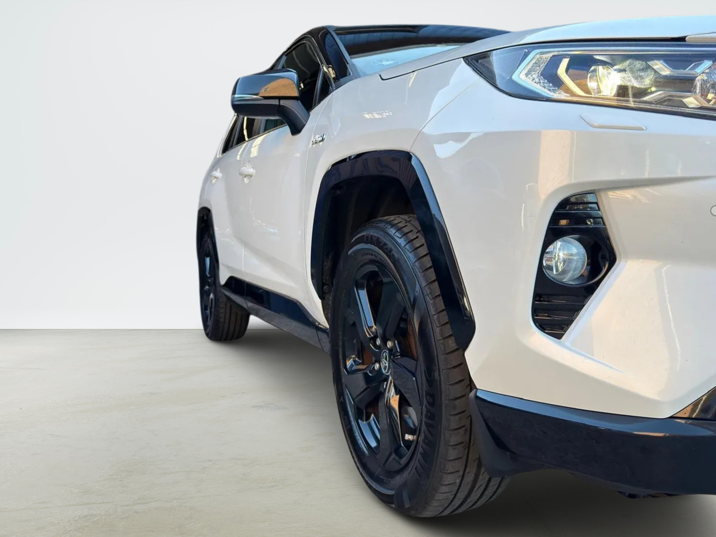 Hvid Toyota RAV4 fra 2019