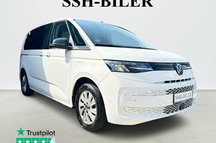 Hvid VW Multivan fra 2023 set udefra