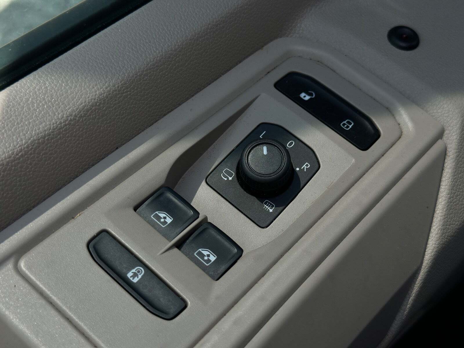 Hvid VW Multivan fra 2023