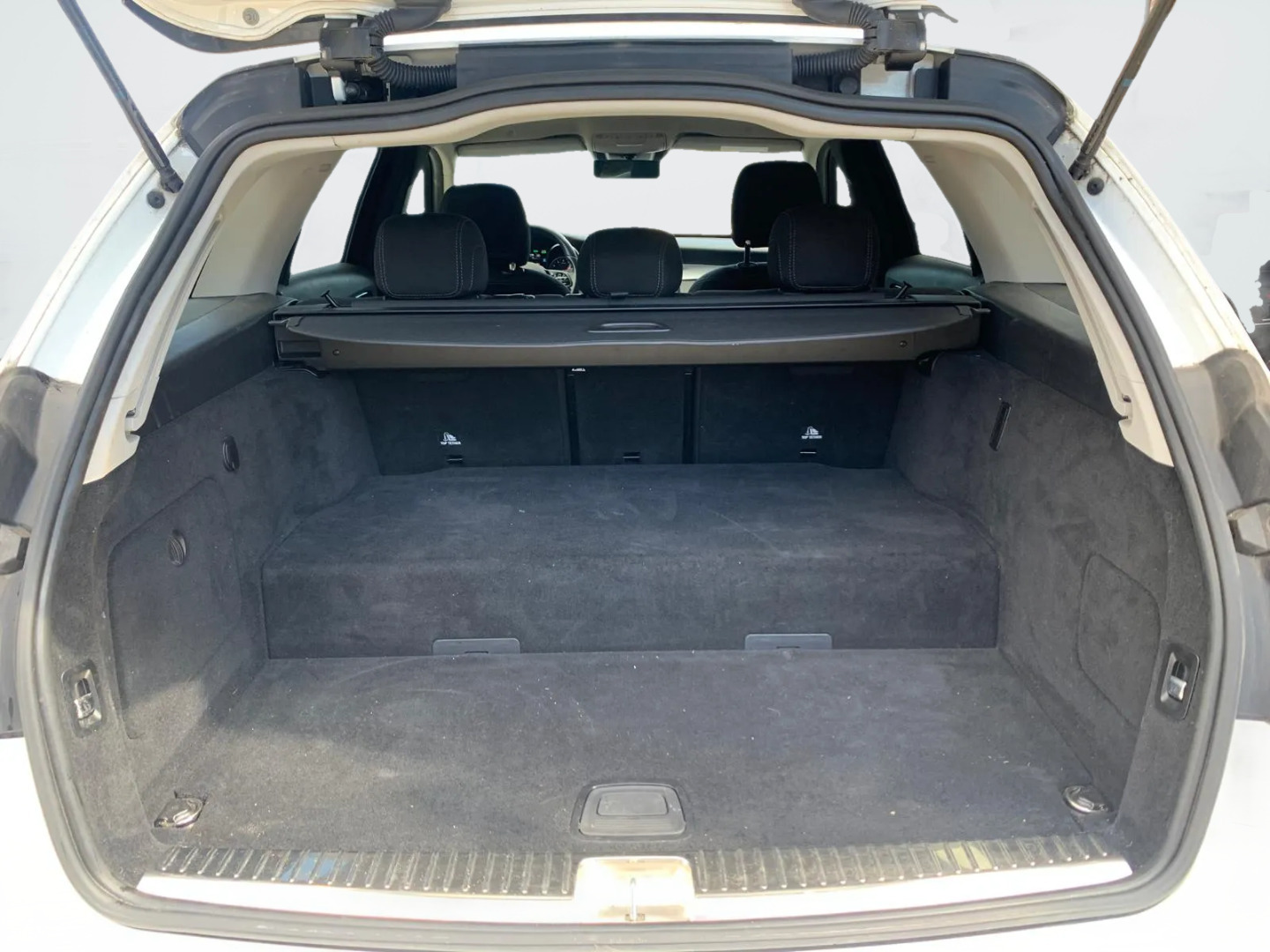 Grøn Mercedes C300 e fra 2021