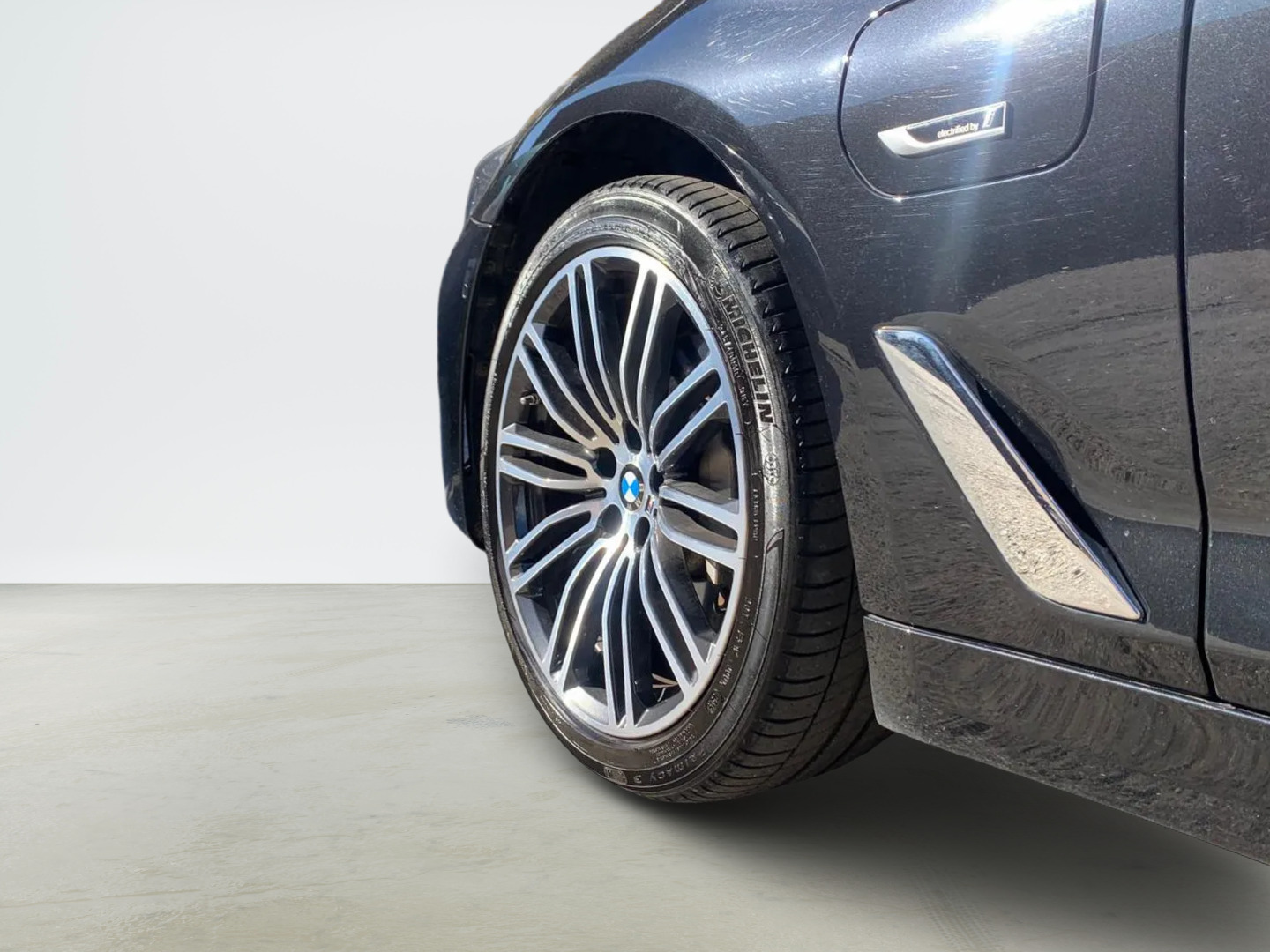 Sort BMW 530e fra 2022