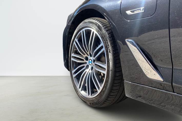 Sort BMW 530e fra 2022