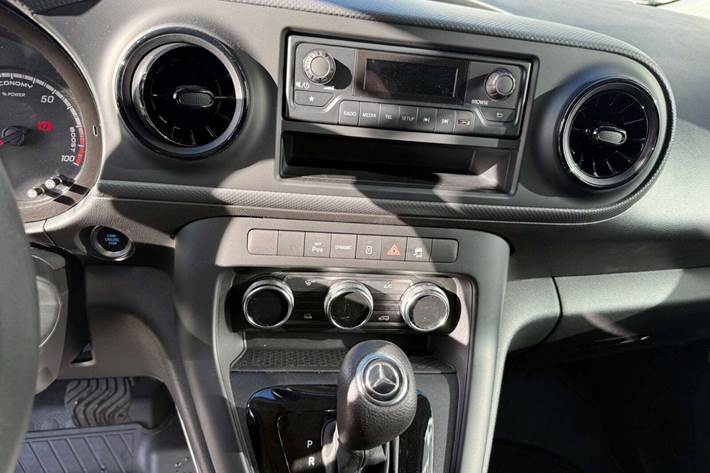 Blå Mercedes eCitan fra 2024