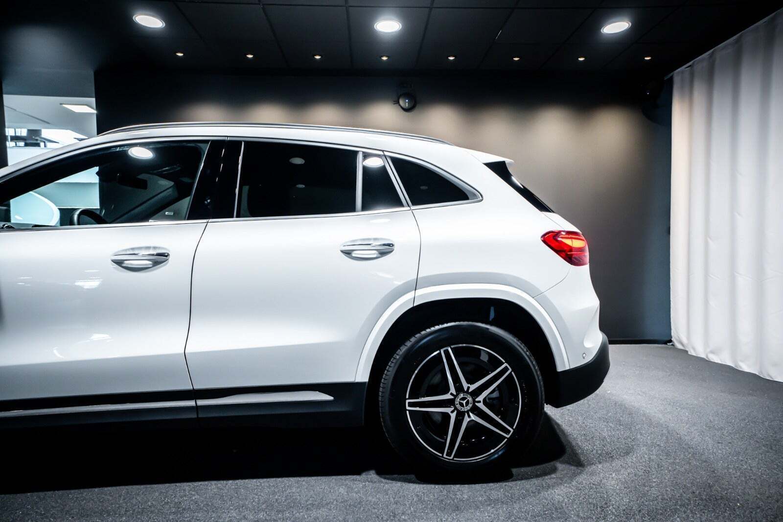 Hvid Mercedes EQA250+ fra 2025