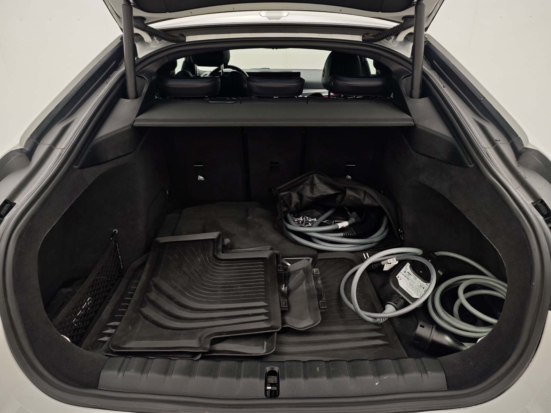 Hvid BMW i4 fra 2023