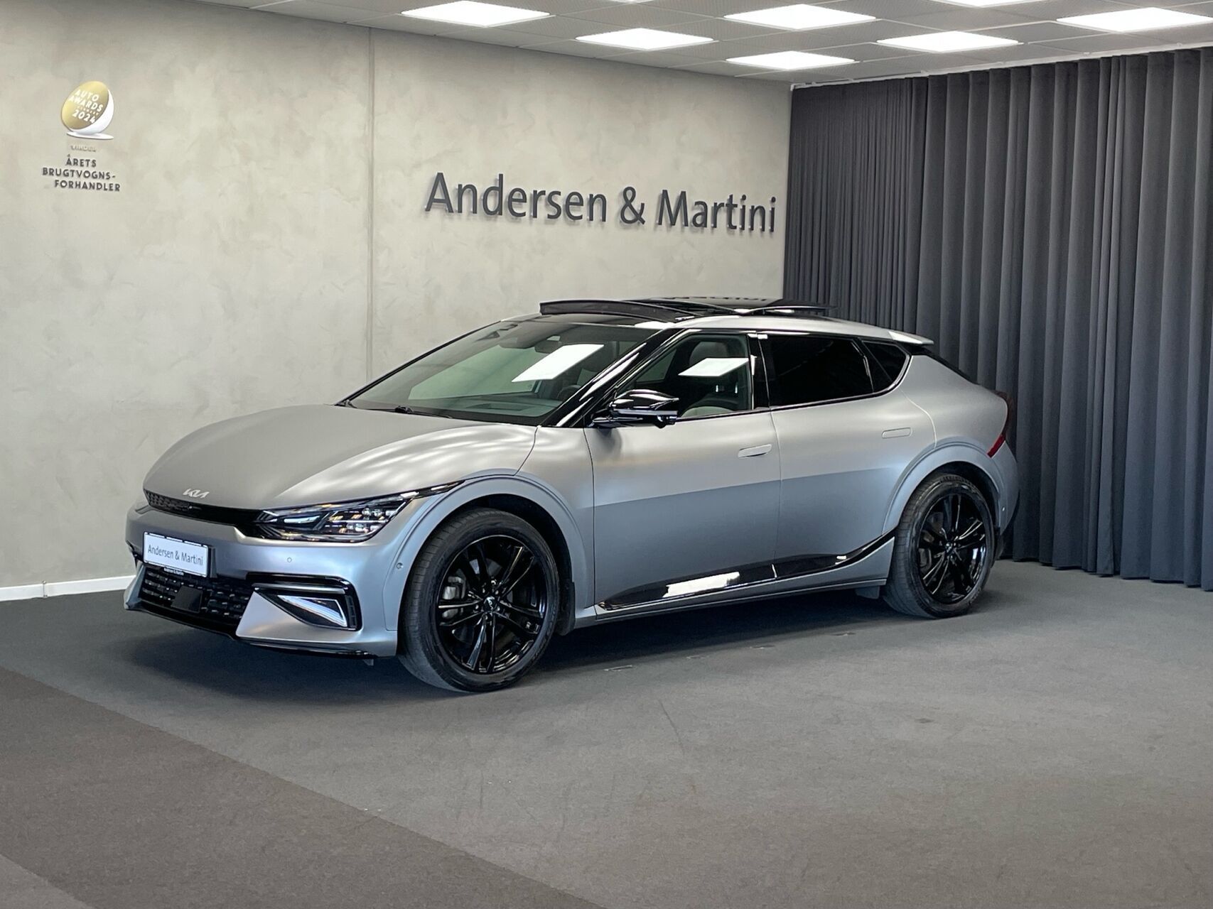 Grå Kia EV6 fra 2021 set udefra