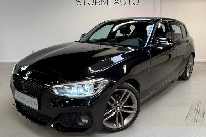 Sort BMW 118d fra 2019 set udefra