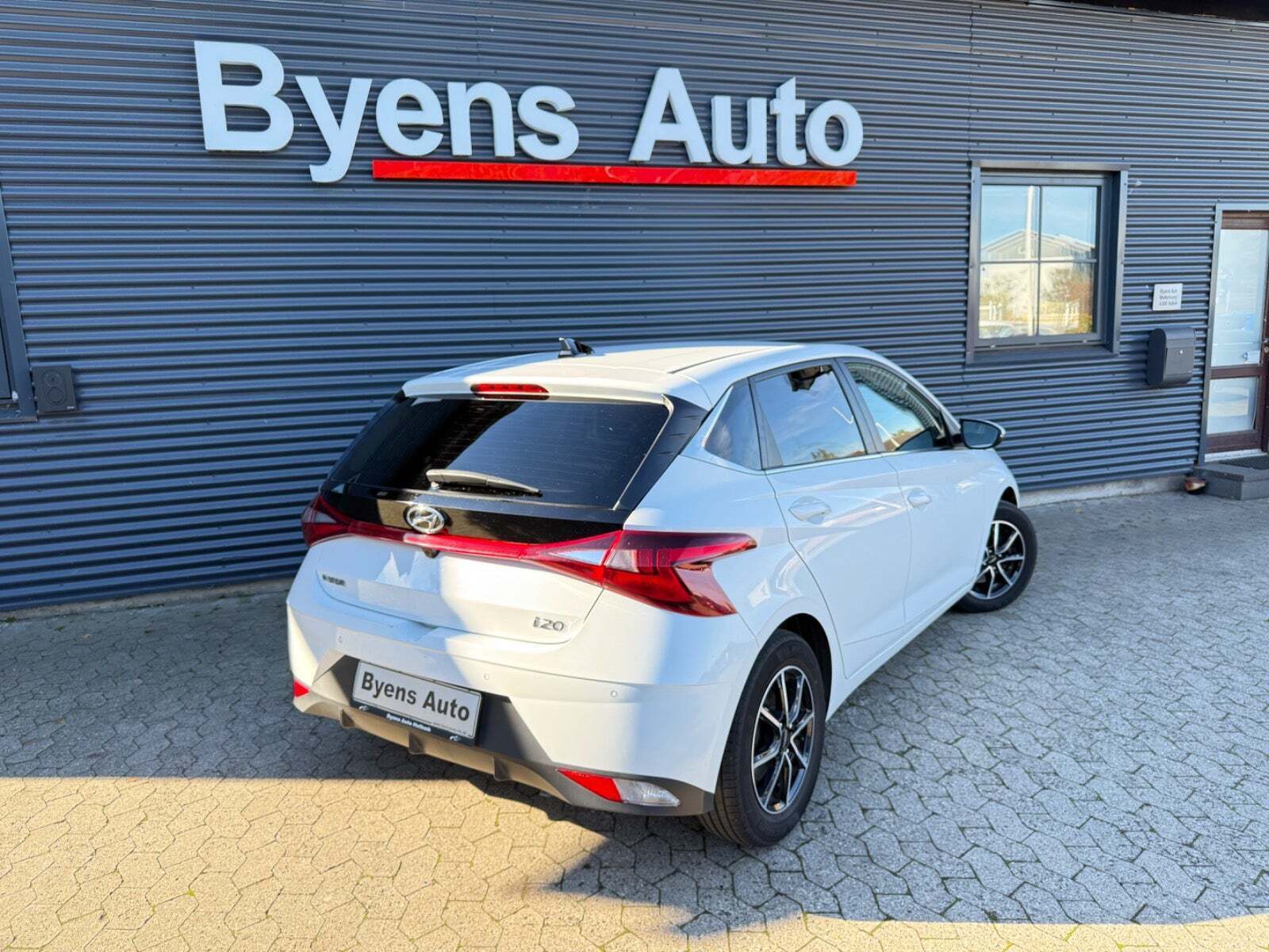 Hvid Hyundai i20 fra 2021
