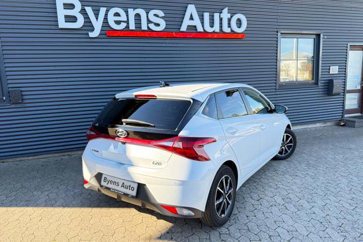 Hvid Hyundai i20 fra 2021