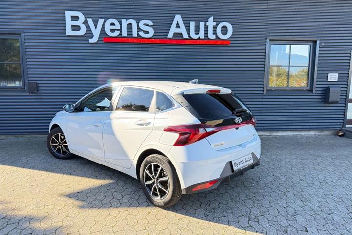 Hvid Hyundai i20 fra 2021