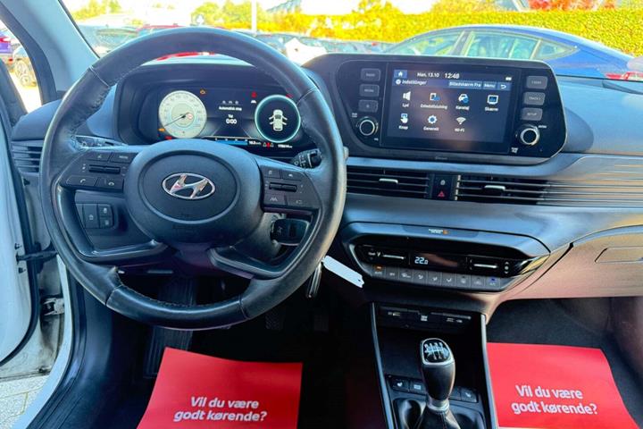 Hvid Hyundai i20 fra 2021