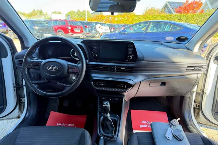 Hvid Hyundai i20 fra 2021