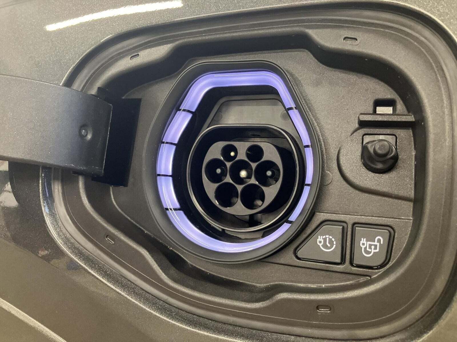 Grå Ford Kuga fra 2025