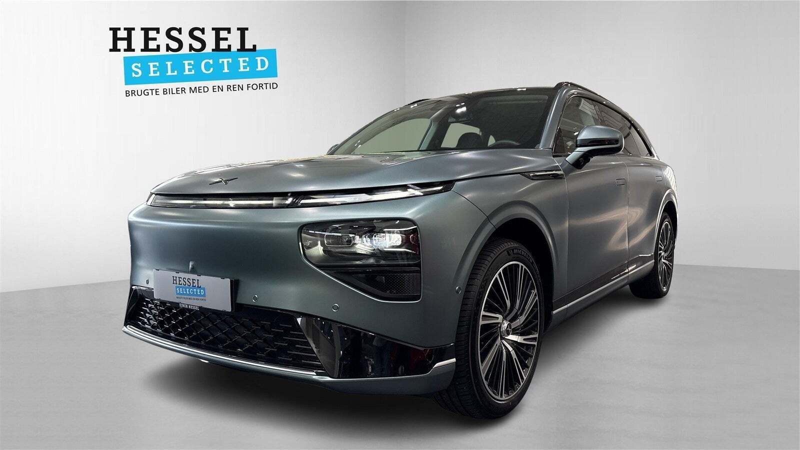 Grøn Xpeng G9 fra 2023 set udefra