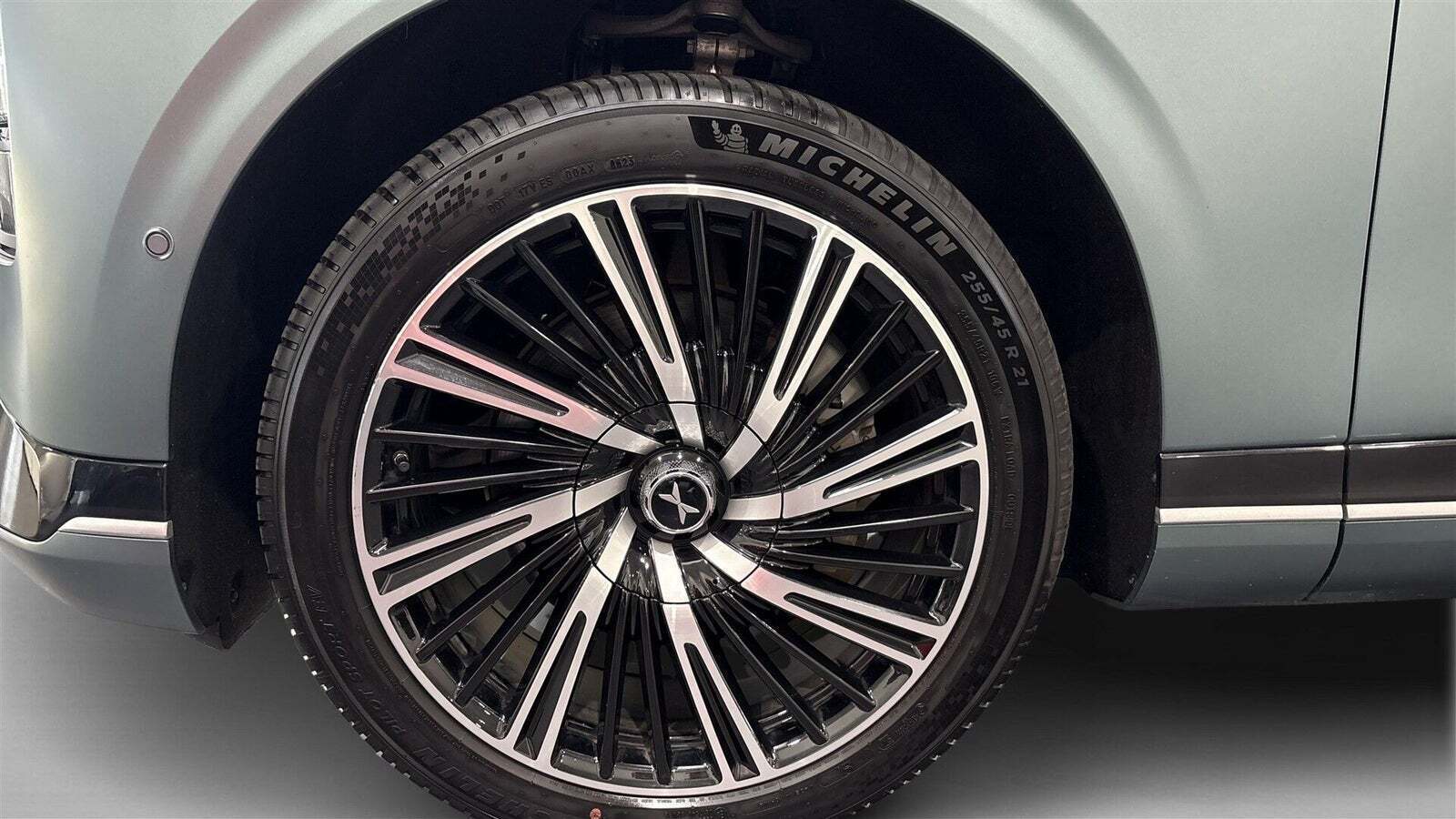 Grøn Xpeng G9 fra 2023