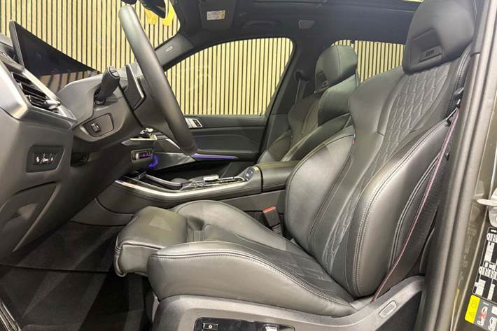 Brun BMW X5 fra 2024