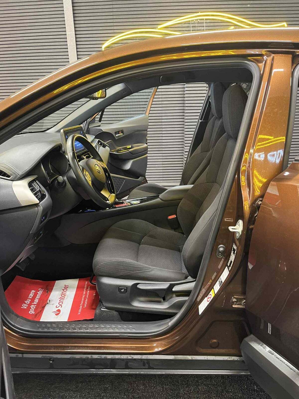 Toyota C-HR 1,8 Hybrid C-ENTER CVT