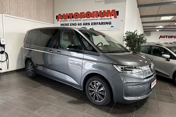 Grå VW Multivan fra 2022