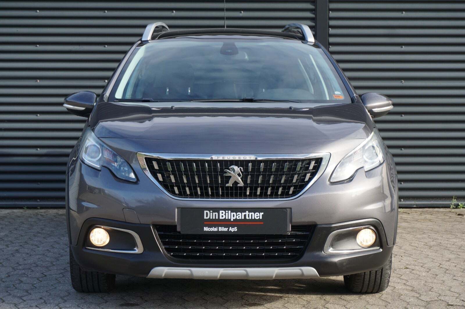 Grå Peugeot 2008 fra 2017